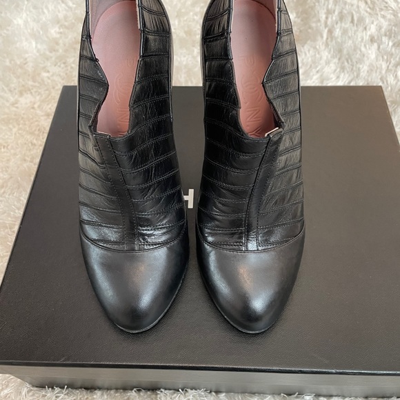 Chanel 2006 Paris-New York black booties 36.5 - Picture 2 of 7